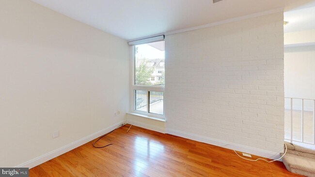 Foto del edificio - 2114 Bonnywood Ln
