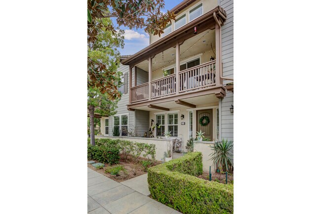 Building Photo - 820 E Promenade