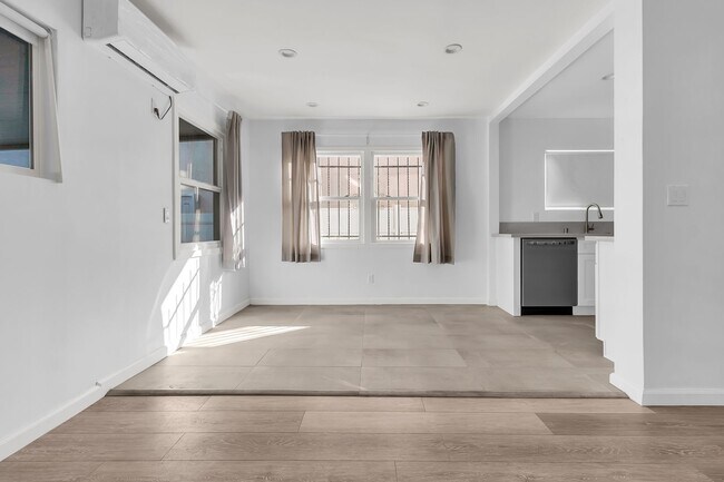 Building Photo - 1155 W Exposition Blvd