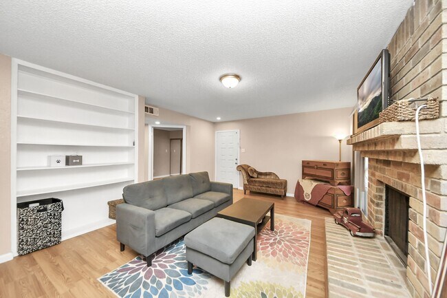 Building Photo - 10555 Turtlewood Ct