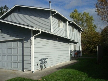 Building Photo - 2229 Xenia Ln