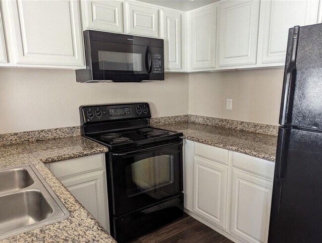 Foto del edificio - Bright spacious condo near Sunrise Mountain