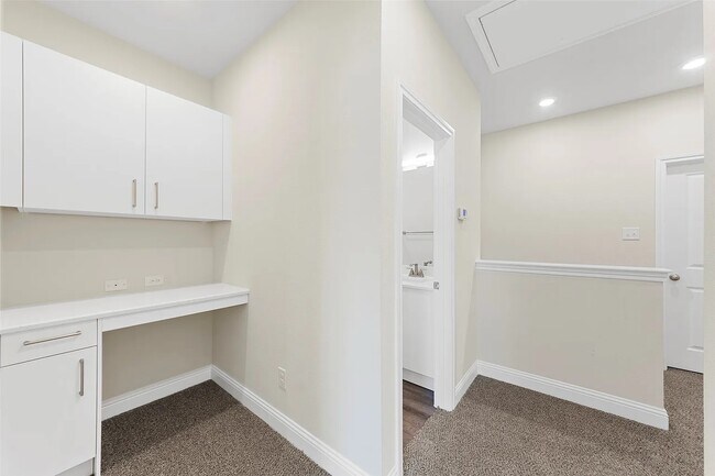 Foto del edificio - 6345 Mason Ct