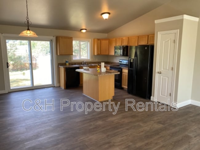 Building Photo - 1738 Bench Blvd