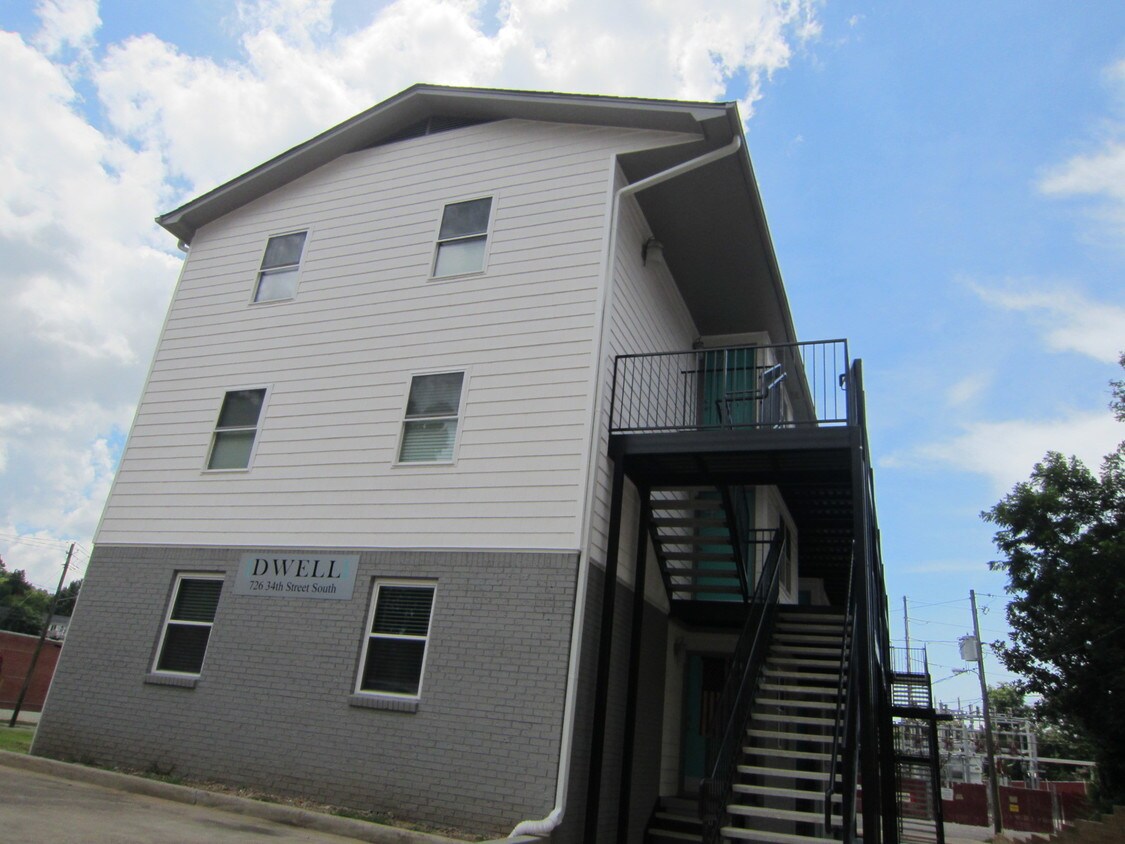 Primary Photo - 726 34th St S