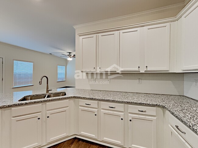 Building Photo - 692 Woodall Rd