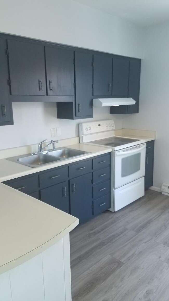 Newly renovated kitchen - 118 Center St