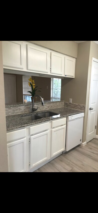 Kitchen - 813 Lexington Rd