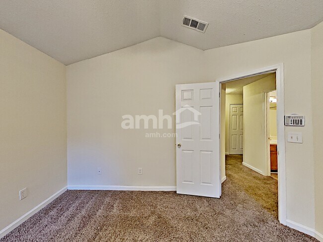 Building Photo - 4457 Grove Dr NW