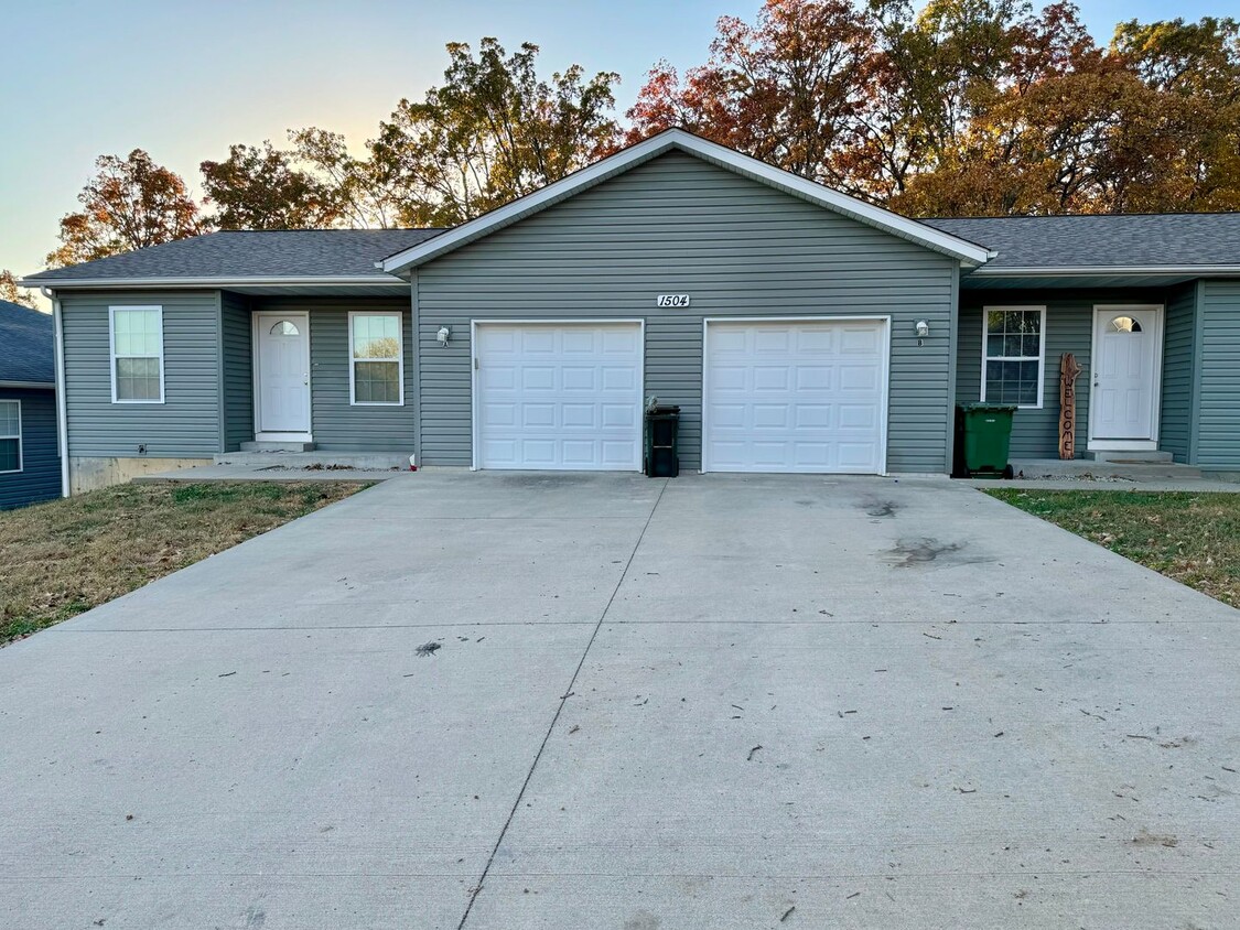 Primary Photo - 2 bedroom, 2 bath duplex