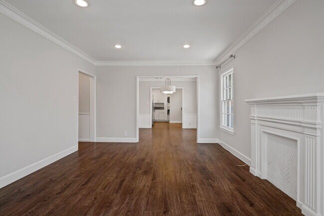Foto del edificio - 10621 ASHTON Ave
