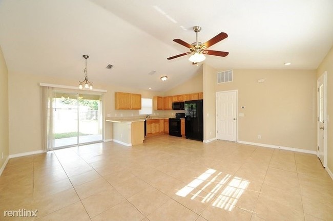 Building Photo - 3 br, 2 bath House - 2539 34TH AVE E