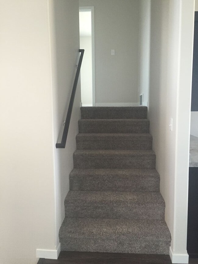 Building Photo - 3 Bed 3 Bath Single Family Home