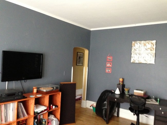 Building Photo - 1 br, 1 bath  - 1572 Lake Dr SE Apt 3