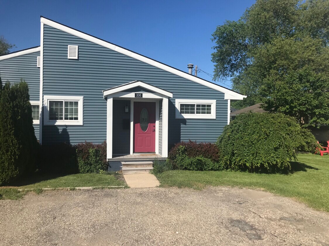 306 Center St Unit 306, Brighton, MI 48116 Apartments in Brighton, MI