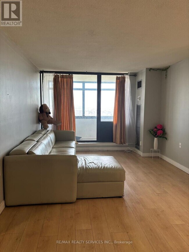 Building Photo - 18 Knightsbridge Rd