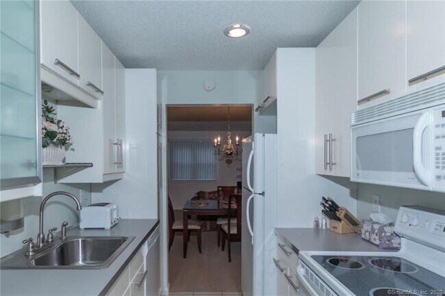 Building Photo - 210 Redstone Cir