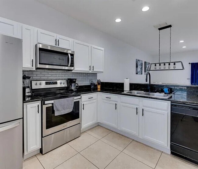 Building Photo - 3024 Secret Lake Dr