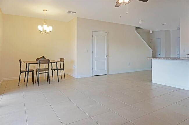 Foto del edificio - 355 Highcrest Rd