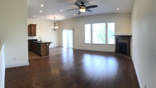 Building Photo - 11102 Cadbury Dr