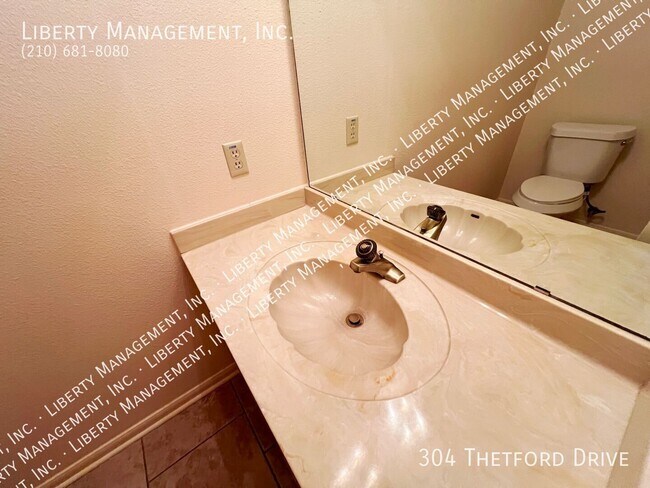 Foto del edificio - 304 Thetford Dr