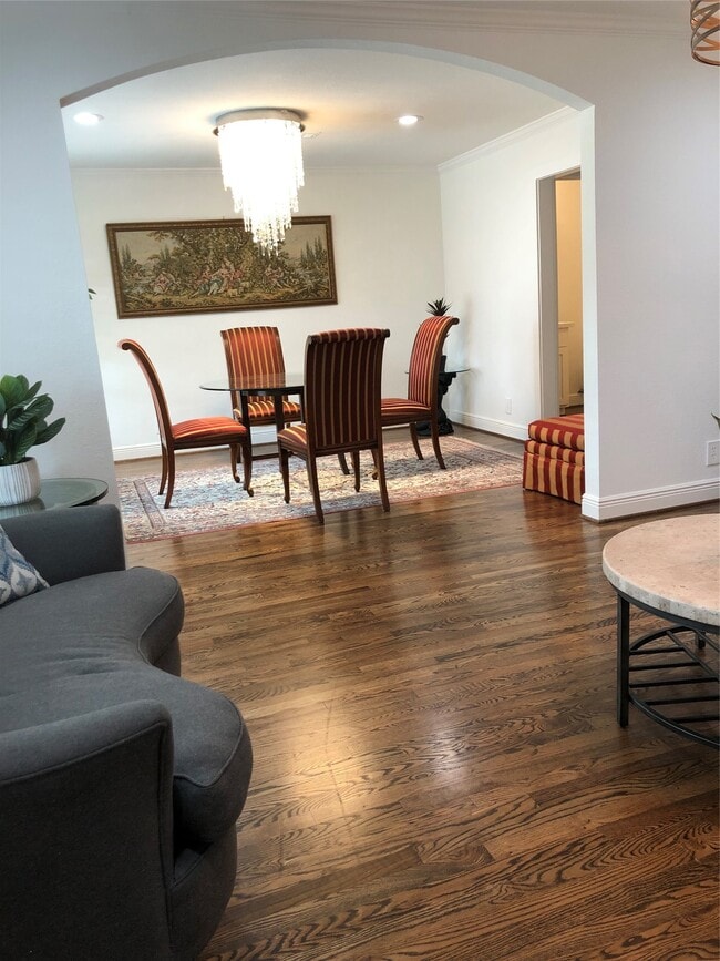 Foto del edificio - 1346 Chantilly Ln