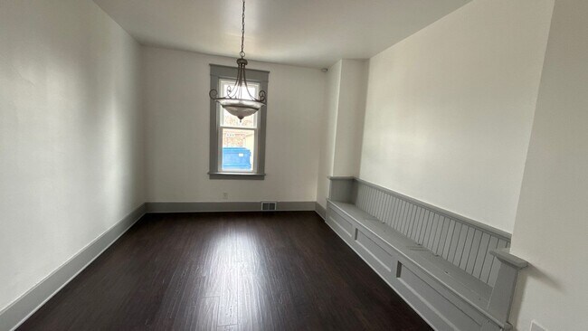 Foto del edificio - 46 Broadway Ave