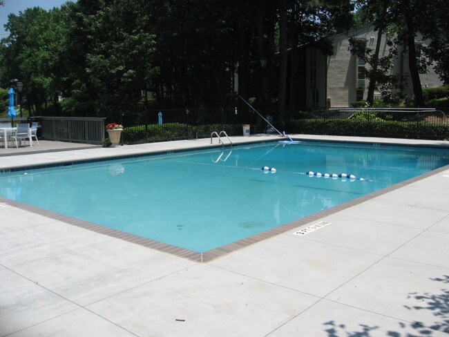 Foto del edificio - 1604 Lincoln Trace Cir