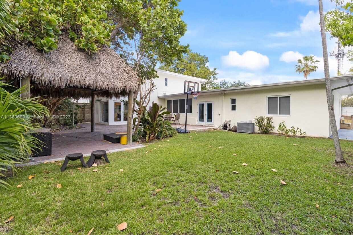 688 Fernwood Rd, Key Biscayne, FL 33149 House for Rent in Key