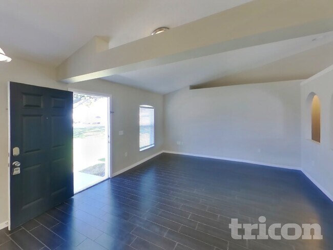 Foto del edificio - 5148 Jenson Ave