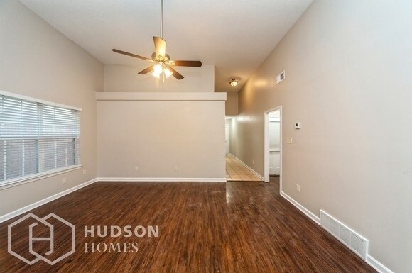 Building Photo - Get $500 OFF 1st FULL MONTH”S RENT! 2734 V...