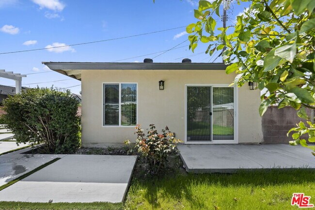 Foto del edificio - 6229 Sylvia Ave