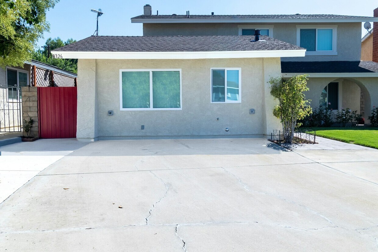 Foto principal - 8326 Beckford Ave