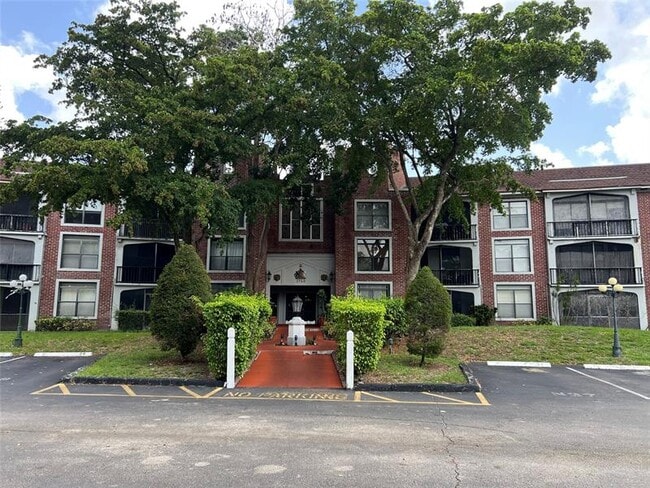 Foto del edificio - 3760 Inverrary Dr