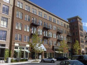 Building Photo - 360 Chambers St