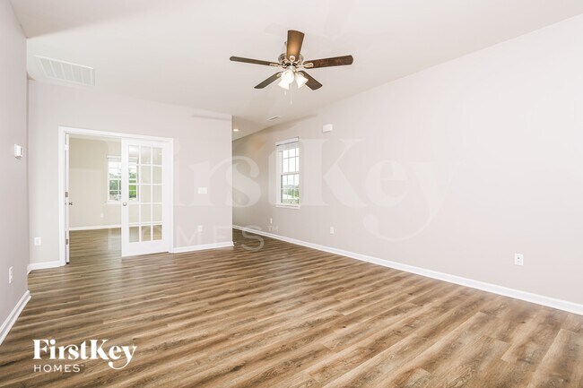 Foto del edificio - 444 Haywood Glen Dr