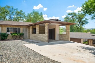 Building Photo - 205 E Aubrey St