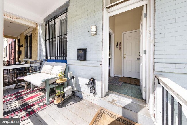 Foto del edificio - 1388 E St NE