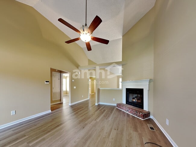 Foto del edificio - 665 Granwood Blvd