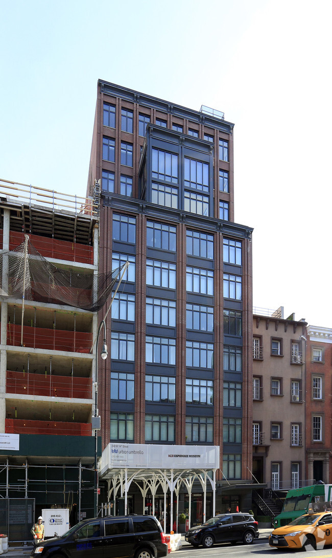 Building Photo - Village Green West