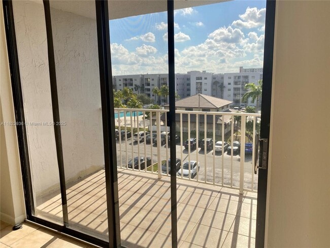 Foto del edificio - 8145 NW 7th St
