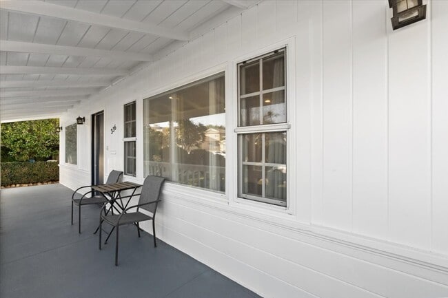 Foto del edificio - 336 W Hillcrest Blvd