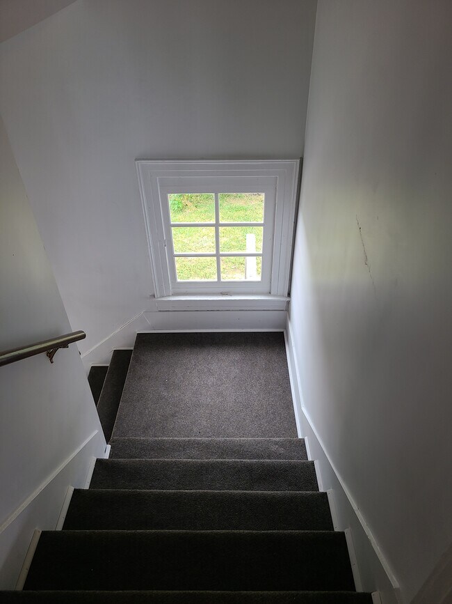 Entry - 1301 Court St