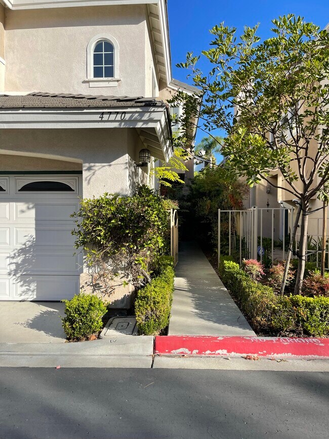 Entryway and 2 car garage - 4770 Caminito Canor