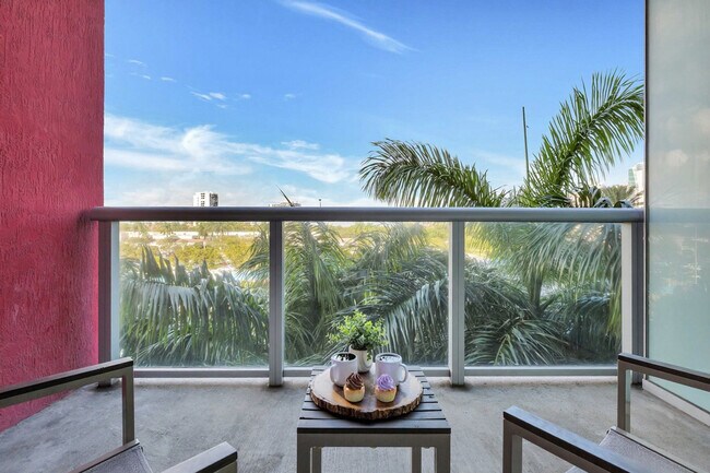 Foto del edificio - 2602 E Hallandale Beach Blvd