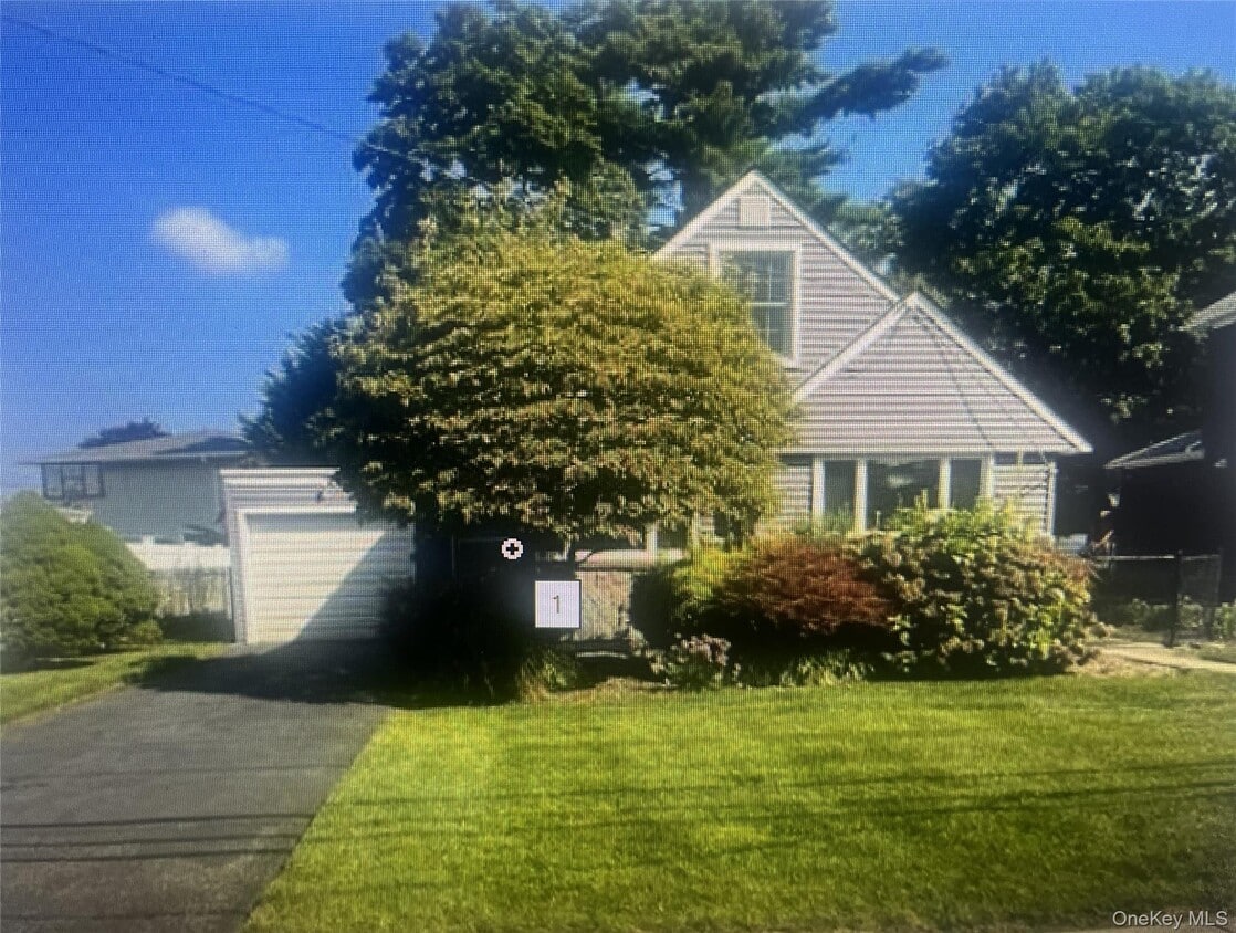 Primary Photo - 216 W Marie St