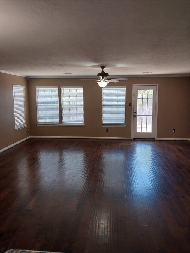 Foto del edificio - 7914 Tilbury Woods Ln