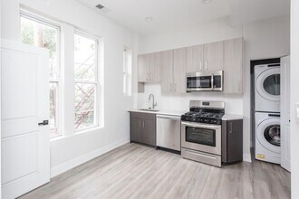 Building Photo - 818 W 18th St