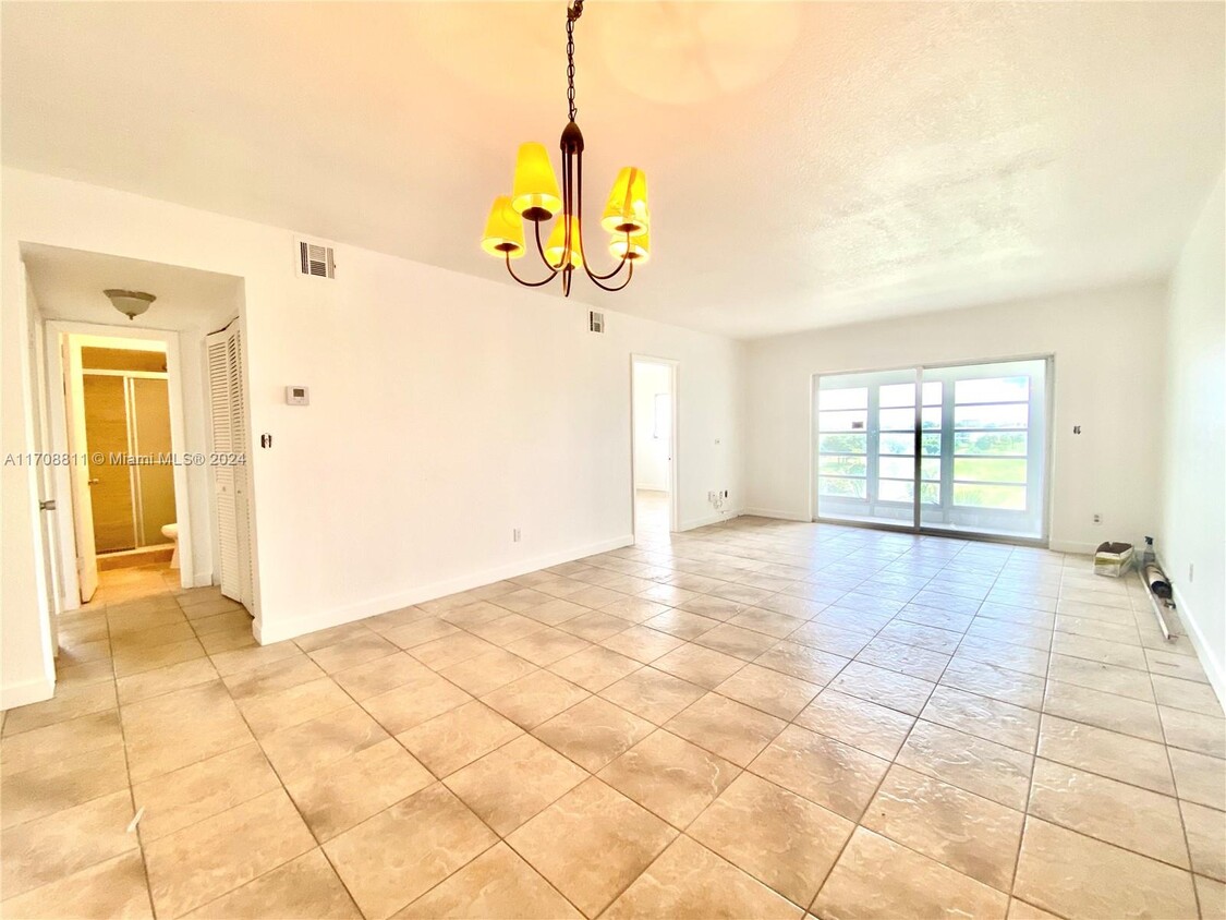 Foto principal - 2500 SW 81st Ave