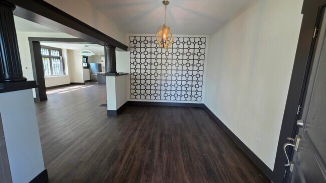 Foto del edificio - 345 N Van Ness Ave